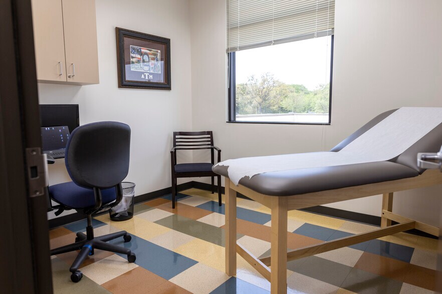 More Photos Of 11212 State Highway 151, San Antonio Medical For Lease