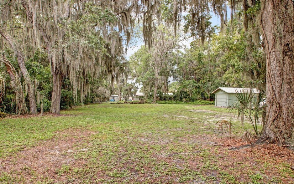 More Photos Of 211 S US Highway 17, East Palatka Apartments For Sale