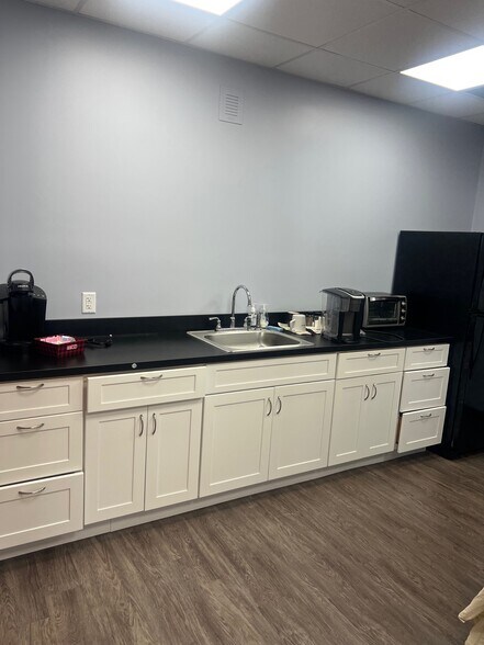 More Photos Of 82 Totowa Rd, Wayne Medical For Lease