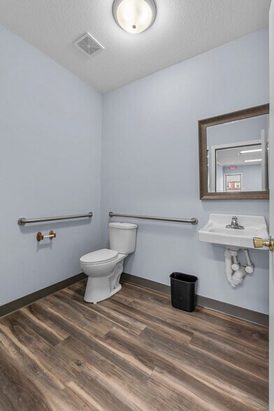 More Photos Of 2437 Myra Dr, Cape Girardeau Office For Sale