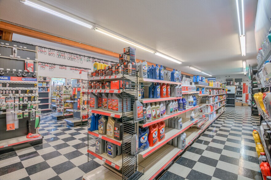 More Photos Of , Redmond General Retail For Sale