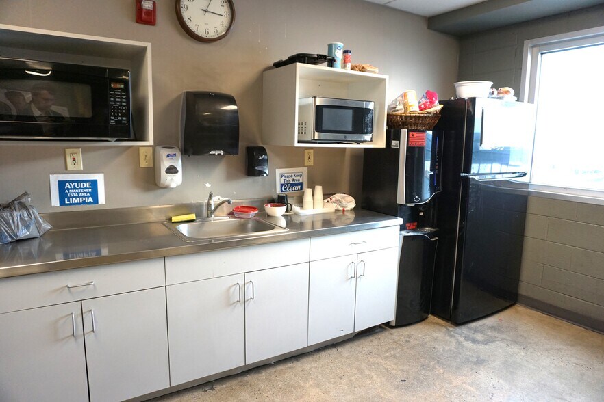 More Photos Of 25 E Union Ave, North Salt Lake Warehouse For Sale