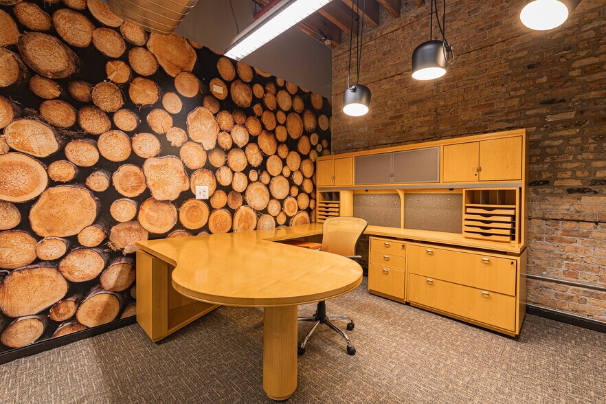 More Photos Of 440 W Ontario St, Chicago Loft Creative Space For Sale