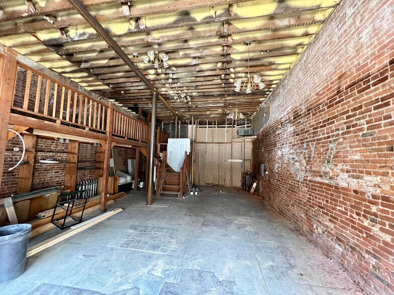 More Photos Of 308 Victor, Victor General Retail For Sale