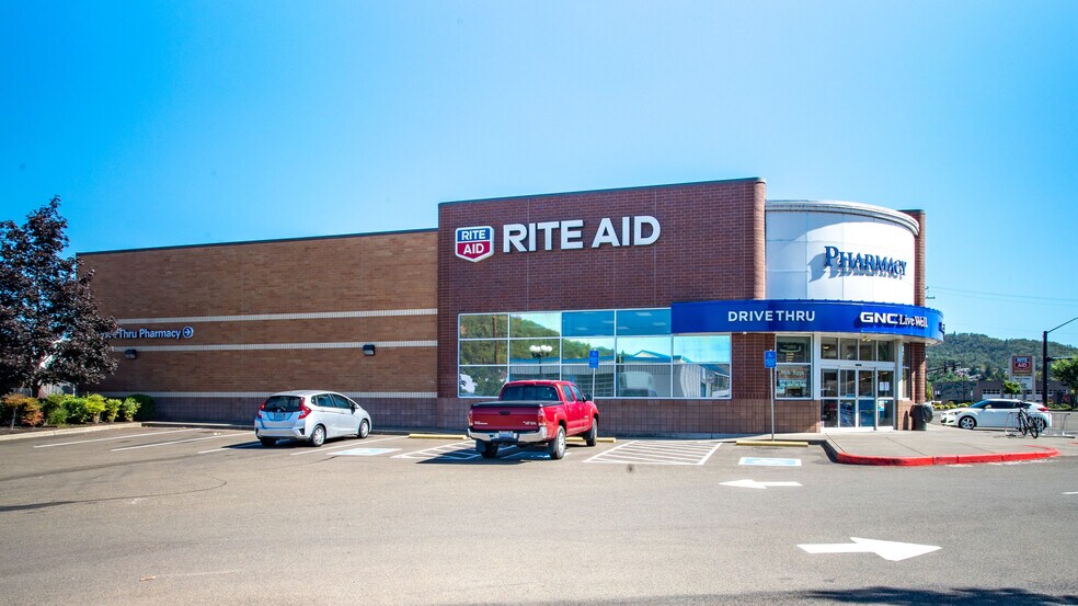 More Photos Of Rite Aid, Roseburg Freestanding For Sale