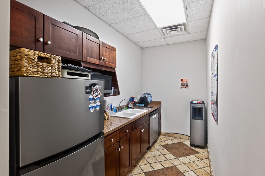 More Photos Of 32875 Solon Rd, Solon Medical For Sale