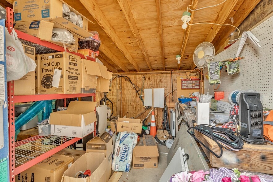 More Photos Of 207 Highway 96 N, Fairview Showroom For Sale