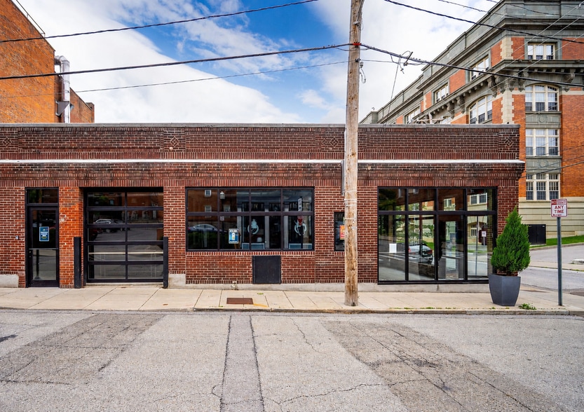 Primary Photo Of 331 E 13th St, Cincinnati Restaurant For Lease