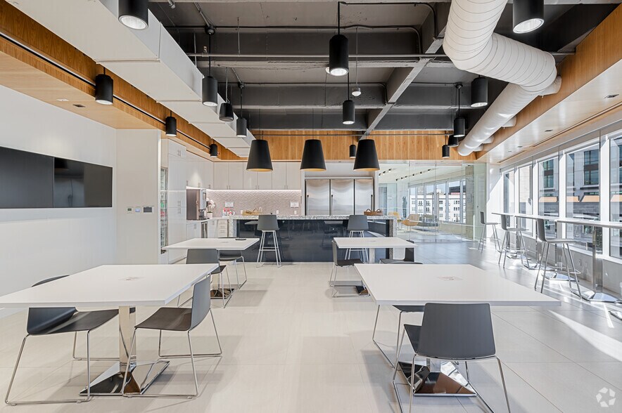 More Photos Of 3102 Maple Ave, Dallas Office For Lease