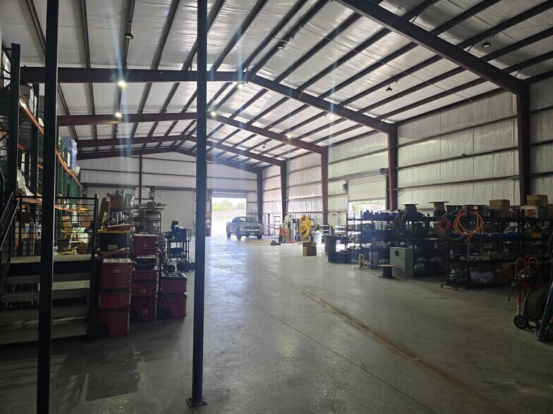More Photos Of 714 Highway 71 W, Bastrop Freestanding For Lease
