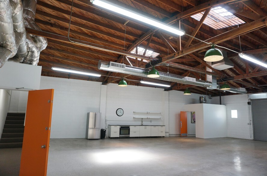 More Photos Of 6819 West Blvd, Inglewood Warehouse For Lease