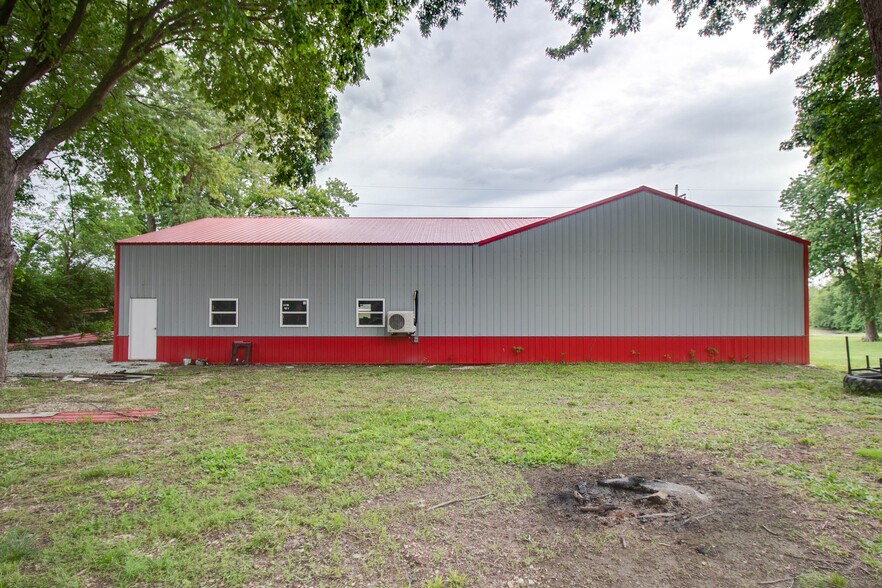 More Photos Of 405 Fulton St, White Hall Flex For Sale