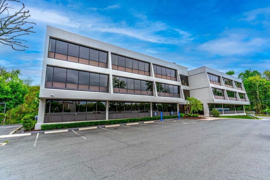 More Photos Of 37 North Ave, Norwalk Office For Lease