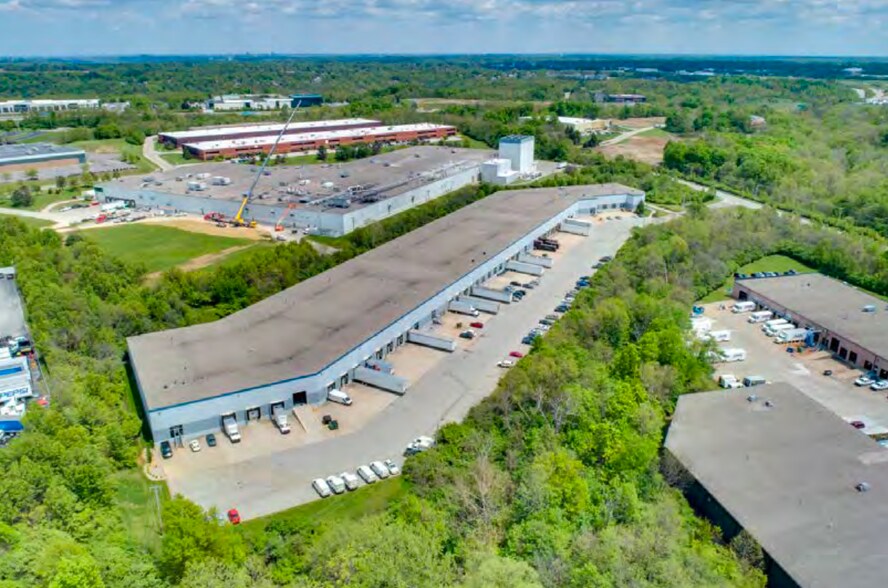 More Photos Of 3300 Turfway Rd, Erlanger Distribution For Lease