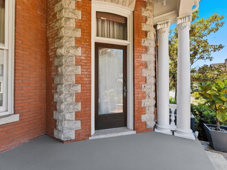 More Photos Of 341 S Plant Ave, Tampa Office Residential For Lease