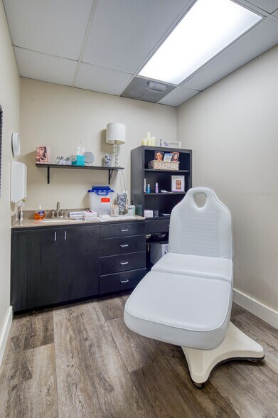 More Photos Of 95 Scripps Dr, Sacramento Medical For Sale