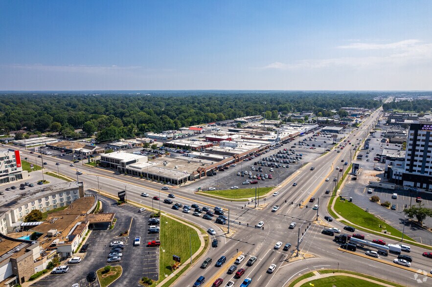 More Photos Of 1301-1349 S Glenstone Ave, Springfield General Retail For Lease