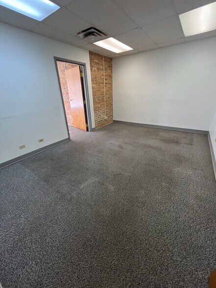 More Photos Of 5000-5014 W Madison St, Chicago Apartments For Lease
