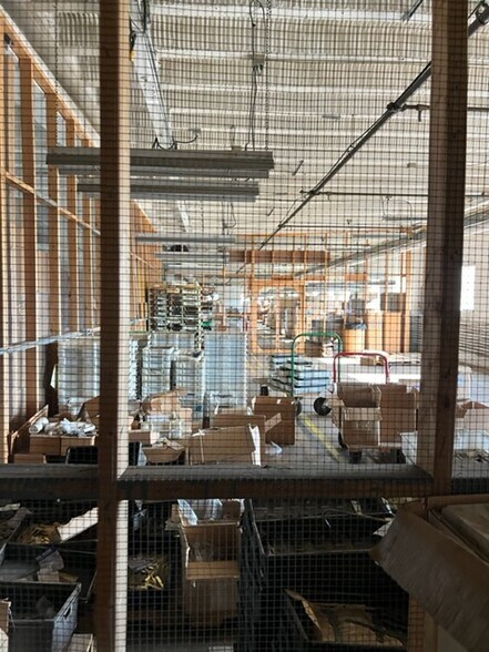 More Photos Of 824 Noyes St, Utica Manufacturing For Sale