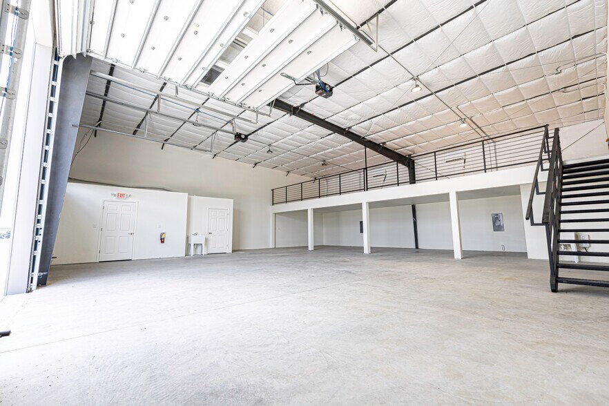 More Photos Of 11089 N US Highway 301, Oxford Light Manufacturing For Lease