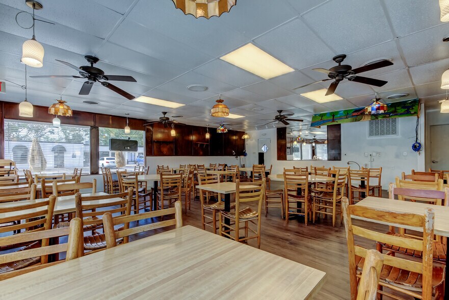 More Photos Of 2070 Bayshore Blvd, Dunedin Restaurant For Lease