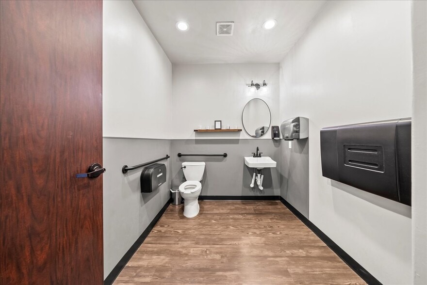 More Photos Of 106 E Princeton Dr, Princeton Storefront Retail Office For Sale