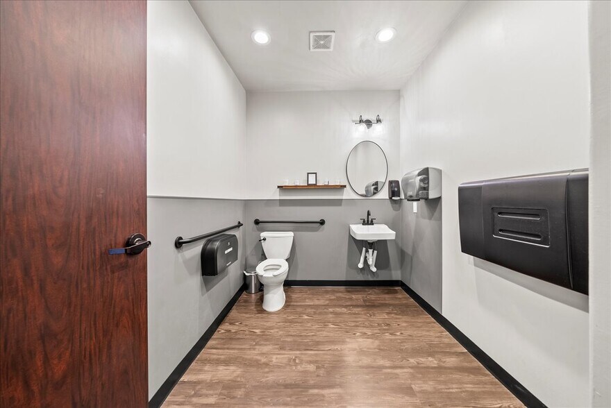 More Photos Of 106 E Princeton Dr, Princeton Storefront Retail Office For Sale