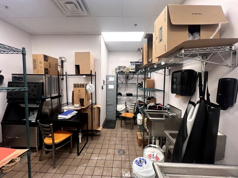 More Photos Of 11565 Theatre Dr, Champlin Unknown For Lease