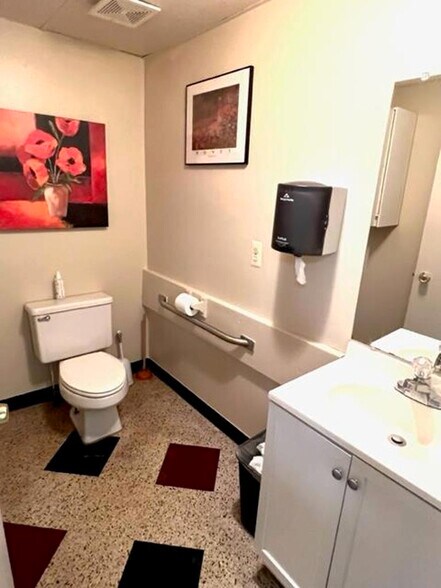 More Photos Of 1705 Gratiot Blvd, Marysville Medical For Sale