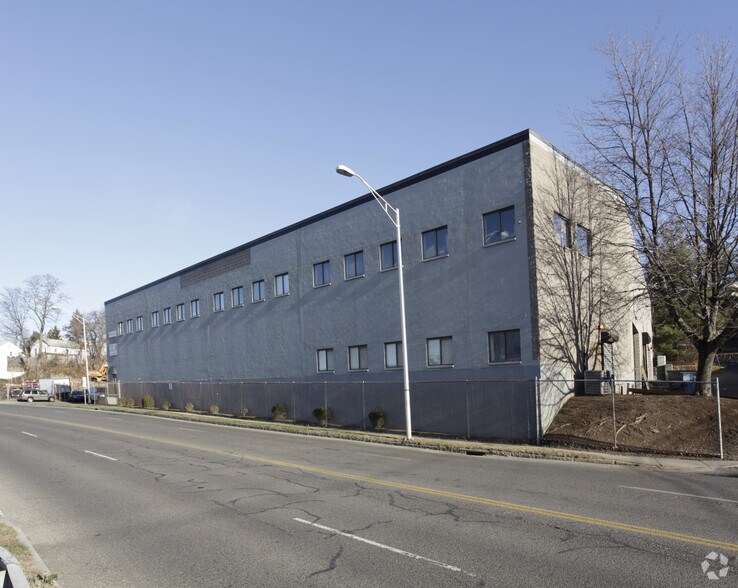 More Photos Of 1 Testa Pl, Norwalk Warehouse For Lease