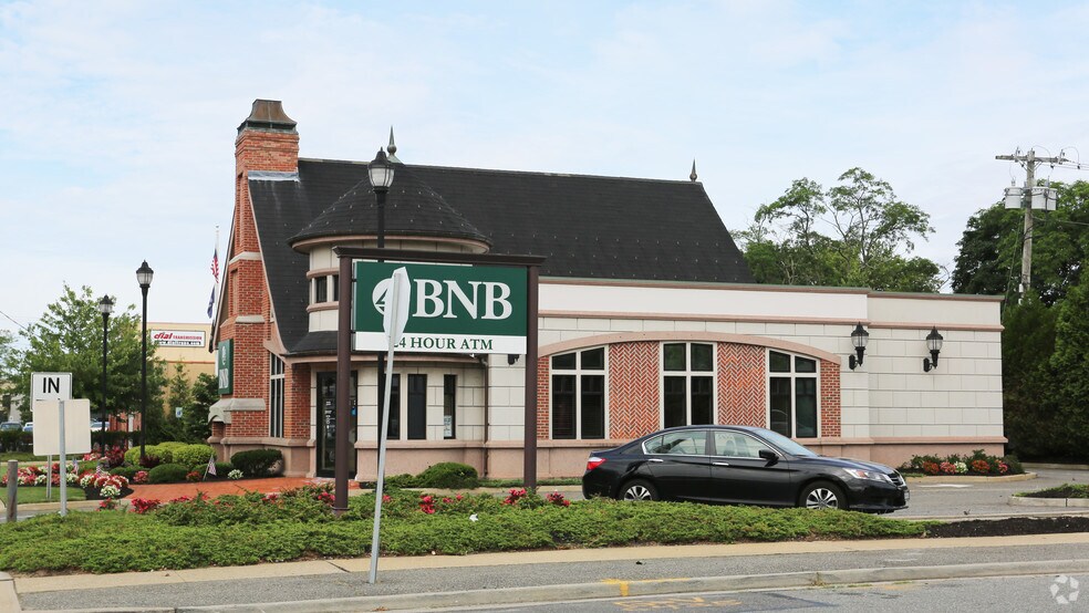 More Photos Of 2222 Merrick Rd, Merrick Bank For Lease