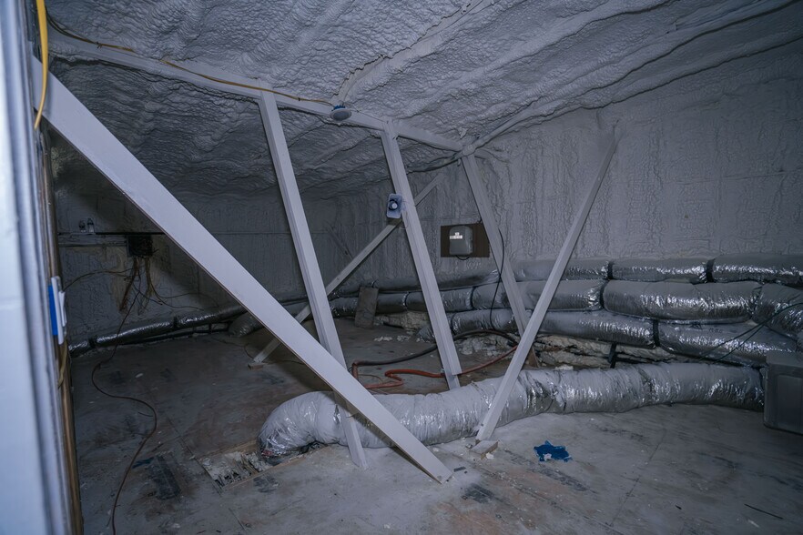 More Photos Of 2603 S Kaufman St, Ennis Industrial For Sale