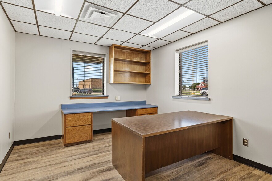 More Photos Of 1510 Amity Ln, El Reno Industrial For Lease