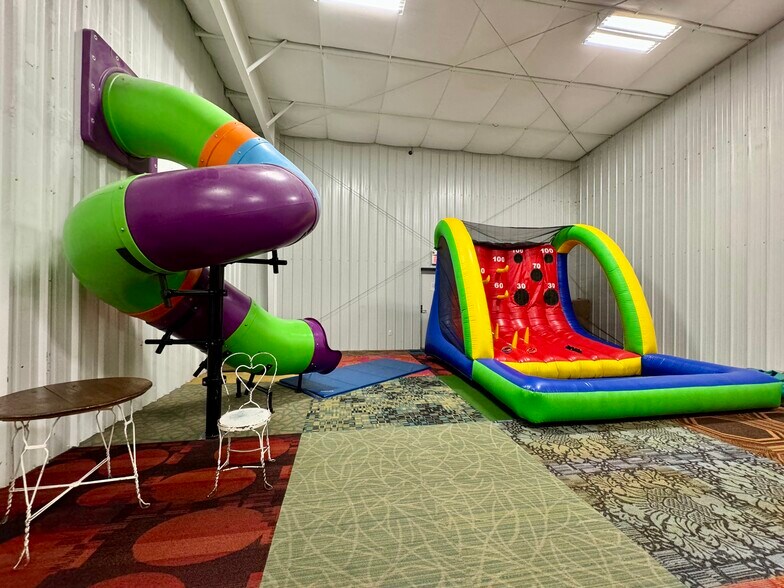 More Photos Of 2509 S 1st St, Terre Haute Showroom For Sale