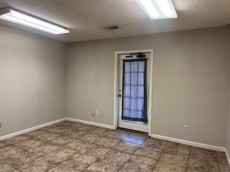 More Photos Of 5507 Winchester Rd, Memphis Office For Lease