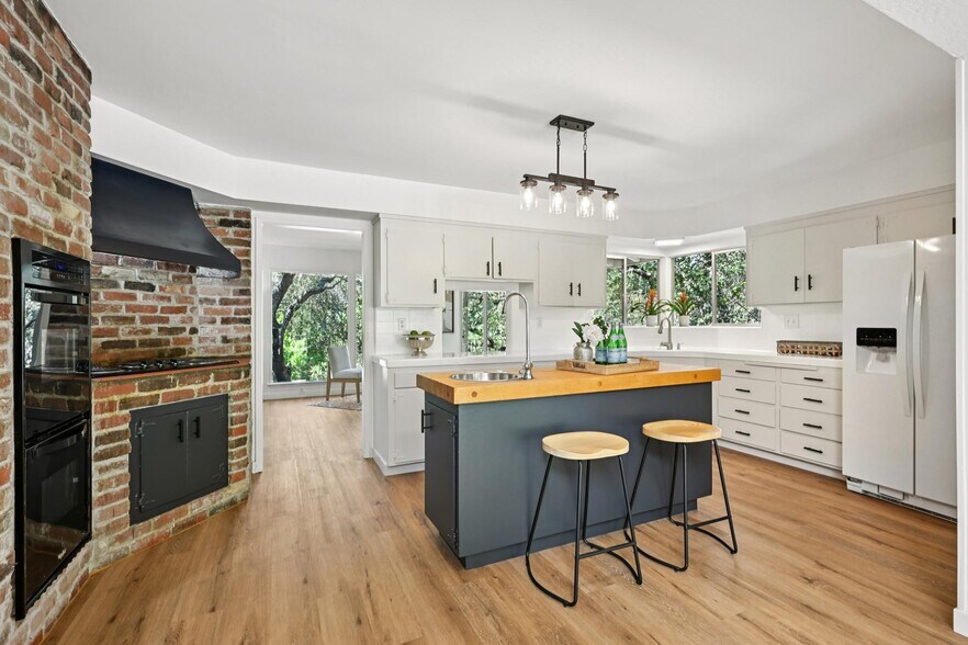 More Photos Of 135 Spring Grove Ave, San Rafael Multifamily For Sale