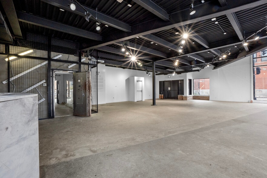 More Photos Of 3000 Rue Saint-Antoine O, Montréal Storefront Retail Office For Lease