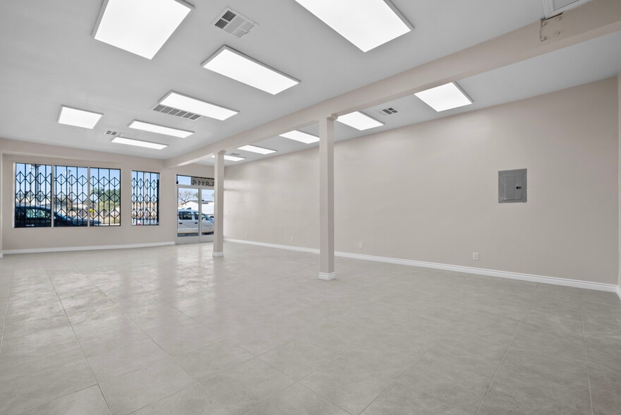 More Photos Of 13416 Van Nuys Blvd, Pacoima Storefront Retail Residential For Lease