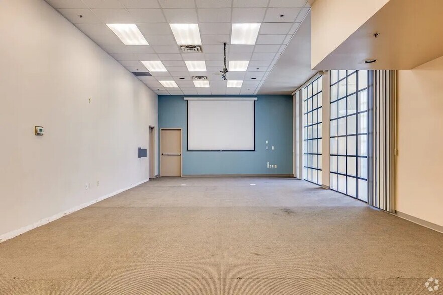 More Photos Of 13818 N Thunderbird Blvd, Sun City Rehabilitation Center For Lease
