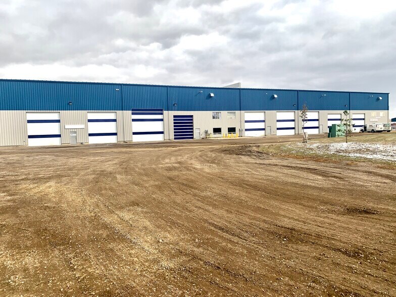 More Photos Of 20 Veenstra Dr, Red Deer County Warehouse For Lease