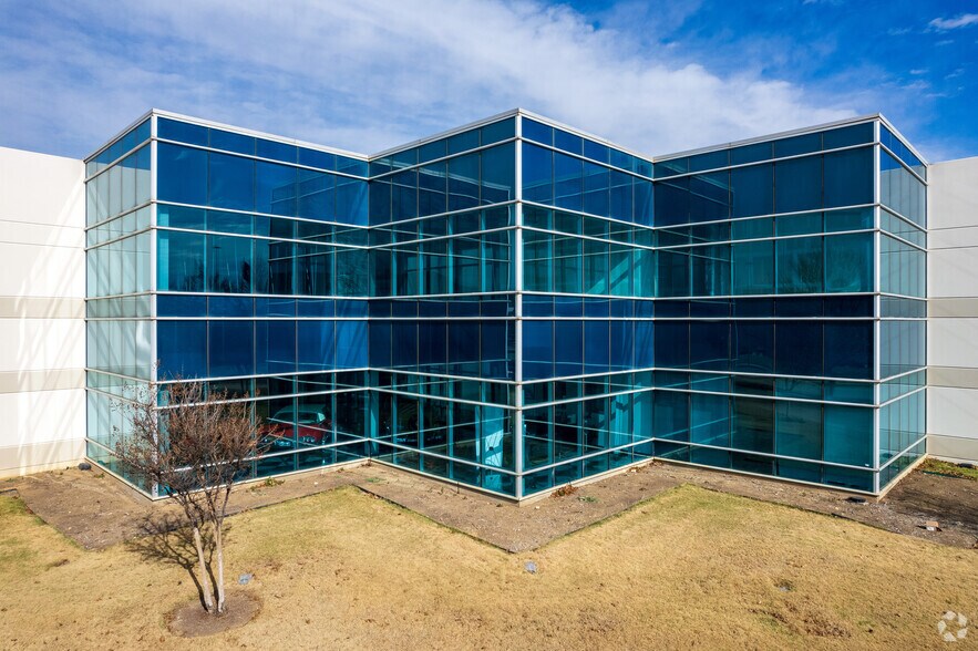 More Photos Of 5400 Sandshell Dr, Fort Worth Warehouse For Lease