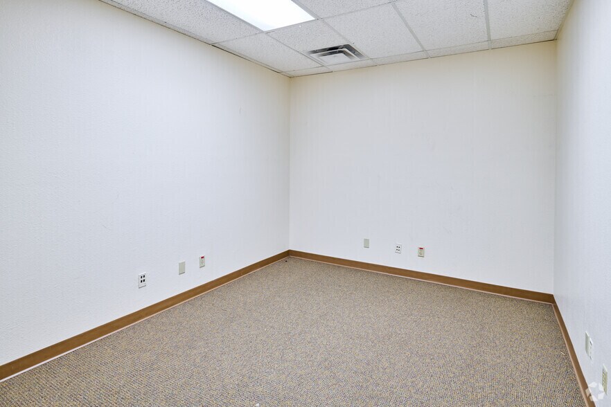 More Photos Of 4171 N Mesa St, El Paso Medical For Lease