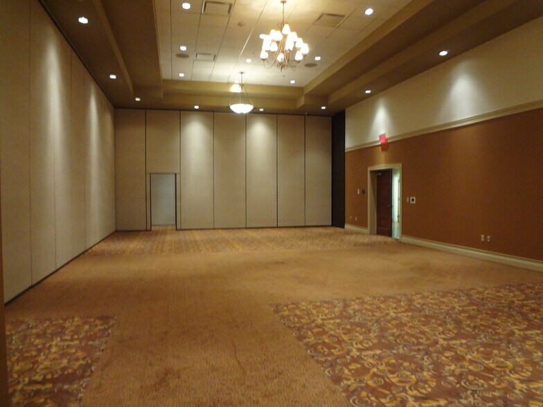 More Photos Of 5533 Chappell Crossing Blvd, West Chester Restaurant For Sale