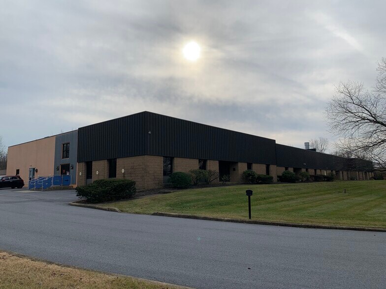 Primary Photo Of 302-304 Commerce Dr, Exton Manufacturing For Lease