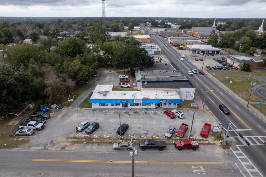 More Photos Of 2401 W Cervantes St, Pensacola General Retail For Sale