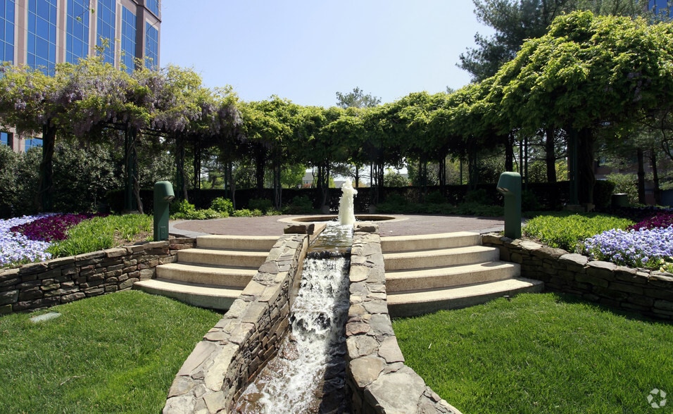 More Photos Of 2340 Dulles Corner Blvd, Herndon Office For Lease