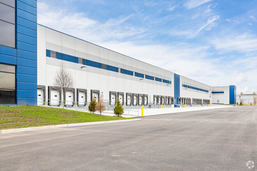 More Photos Of 63 Hook Rd, Bayonne Warehouse For Lease