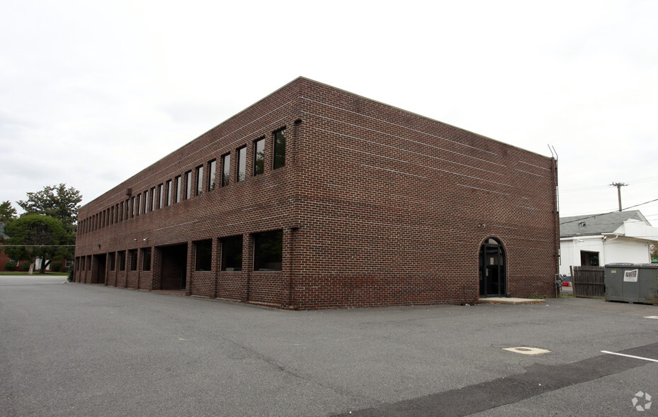 Primary Photo Of 7011 Calamo St, Springfield Office For Lease