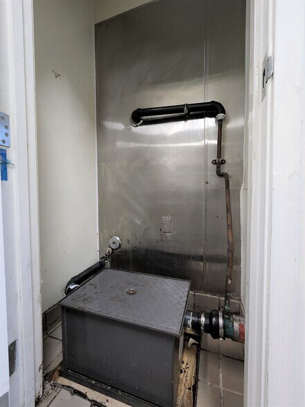 More Photos Of 1066-1070 S Fairfax Ave, Los Angeles Restaurant For Lease