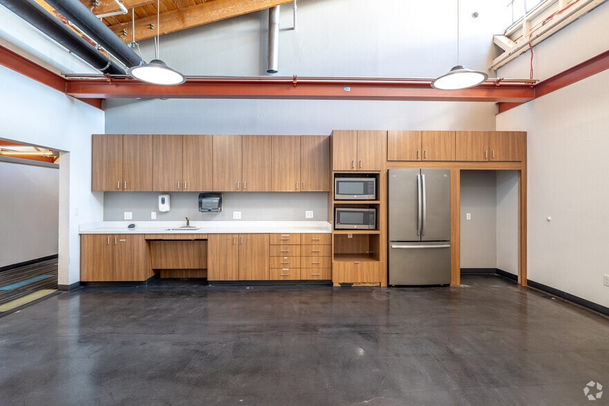 More Photos Of 927 Parker St, Berkeley Flex For Sale